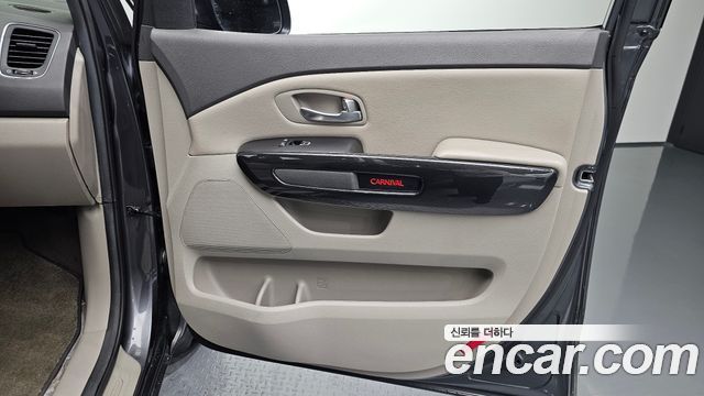 Kia Carnival 9-seater Prestige 2015 — фото 25