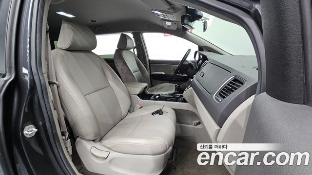 Kia Carnival 9-seater Prestige 2015 — фото 26