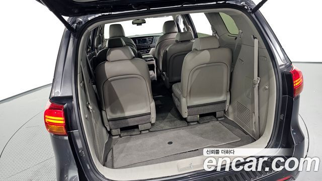 Kia Carnival 9-seater Prestige 2015 — фото 33