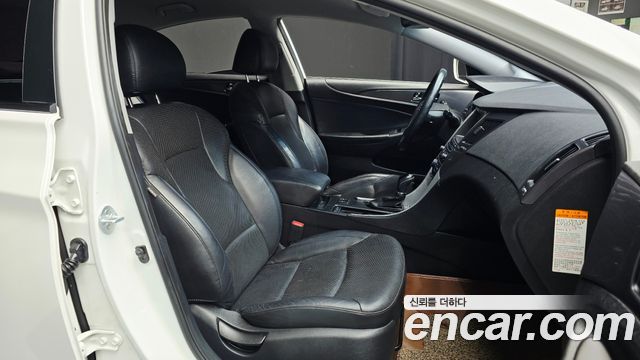 Hyundai Sonata Hybrid 2.0 Modern 2014 — фото 12