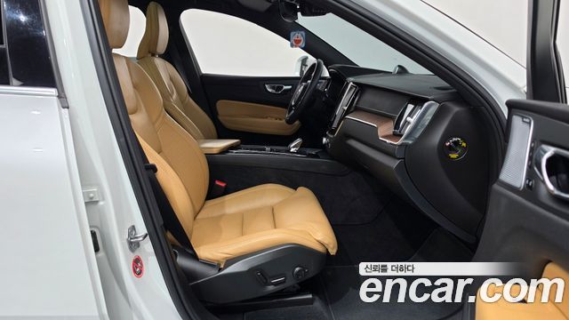 Volvo XC60 (II) T8 Inscription 2021 — фото 26