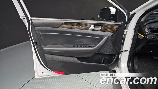 Hyundai Sonata (LF) 2.0 Smart Special 2016 — фото 24