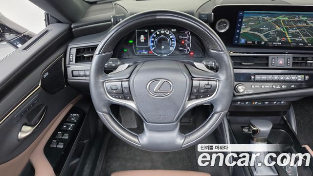 Lexus ES300h (VII) Executive 2025 — фото 13