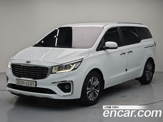 Kia Carnival 9-Seater Luxury