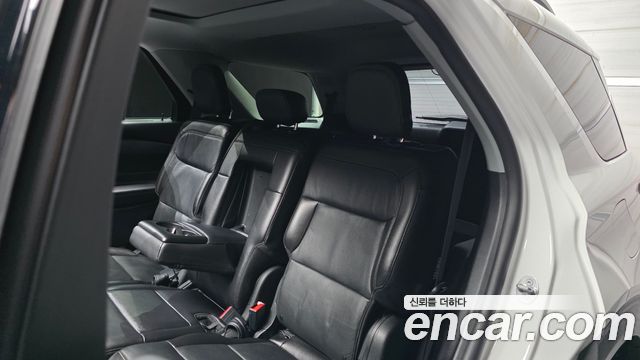 Ford Explorer (VI) 2.3 LimIted 4WD 2020 — фото 16