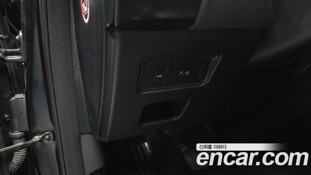 Land Rover Discovery 5 2.0 SD4 SE 2019 — фото 16