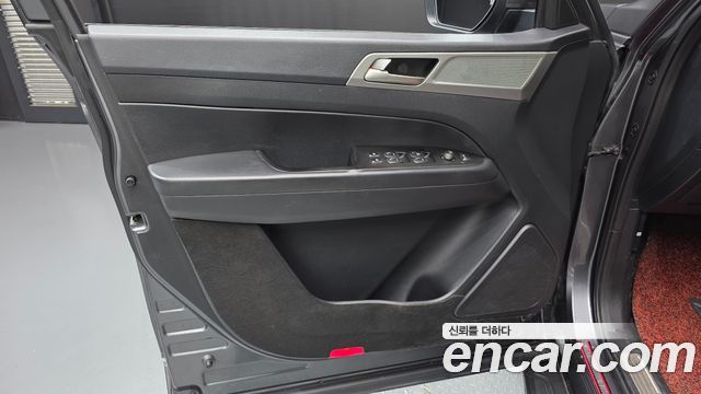 KG Mobility (SsangYong) Rexton Sports Khan Diesel 2.2 4WD Professional X (5-Link) 2019 — фото 24