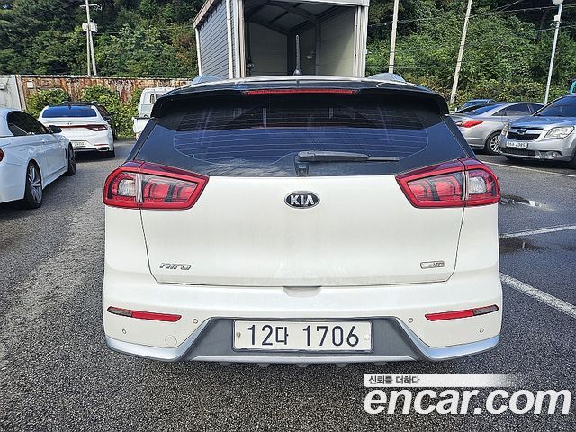 Kia Niro Prestige 2018 — фото 4