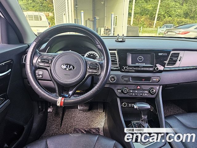 Kia Niro Prestige 2018 — фото 6
