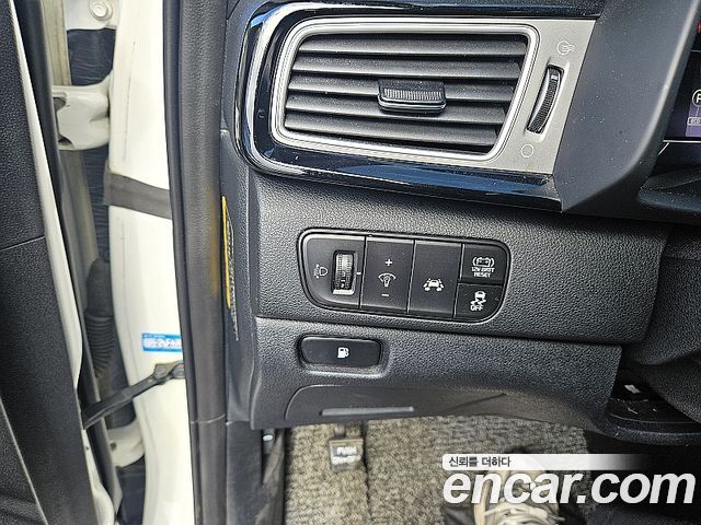 Kia Niro Prestige 2018 — фото 18