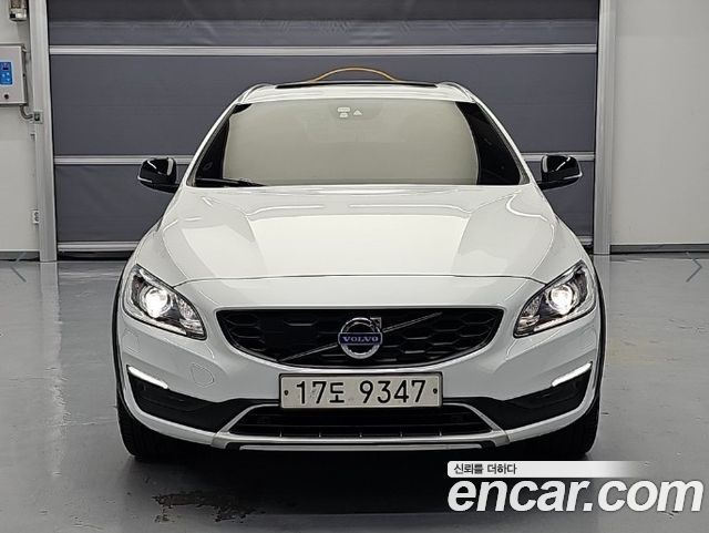 Volvo V60 Cross Country D4 2018 — фото 2