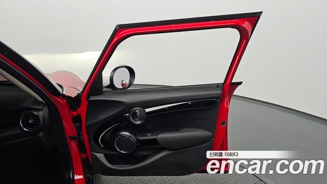 MINI Cooper 5Door HIGH 3rd 2020 — фото 24