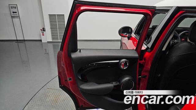 MINI Cooper 5Door HIGH 3rd 2020 — фото 25
