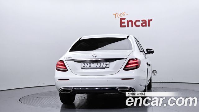 Mercedes-Benz E-Class (W213) E300 4MATIC Exclusive 2019 — фото 4