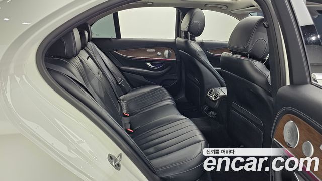 Mercedes-Benz E-Class (W213) E300 4MATIC Exclusive 2019 — фото 26