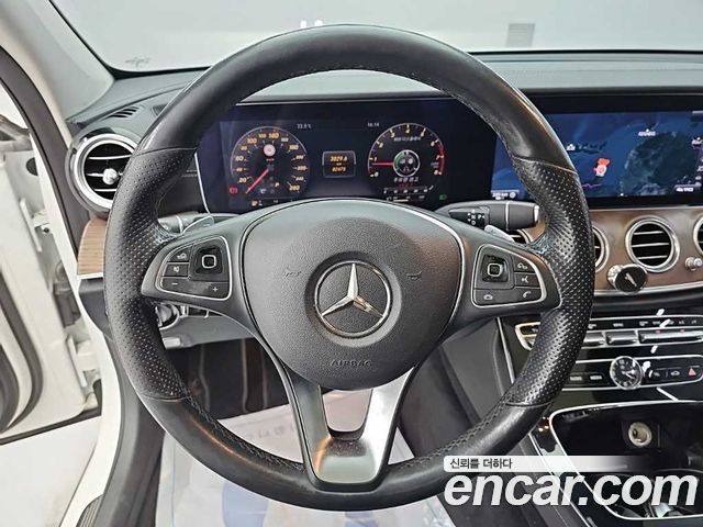 Mercedes-Benz E-Class (W213) E300 4MATIC Exclusive 2017 — фото 9