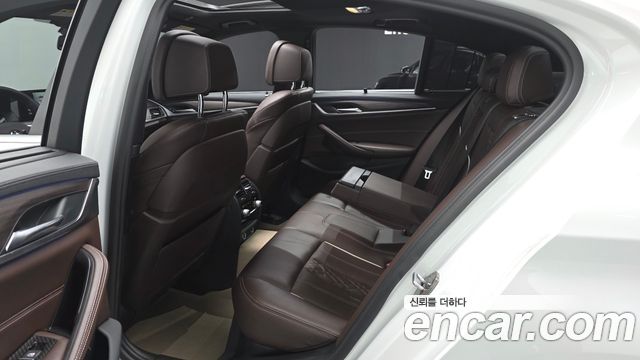 BMW 5 Series (G30) 520d xDrive M Sport Package Plus 2018 — фото 11