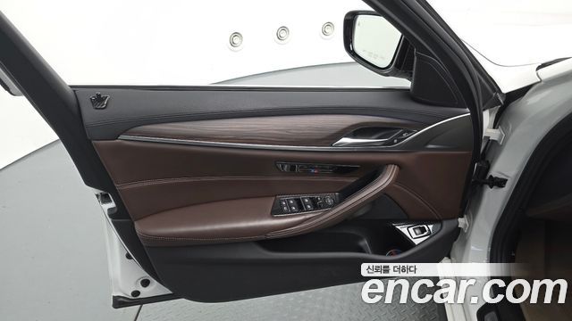 BMW 5 Series (G30) 520d xDrive M Sport Package Plus 2018 — фото 24