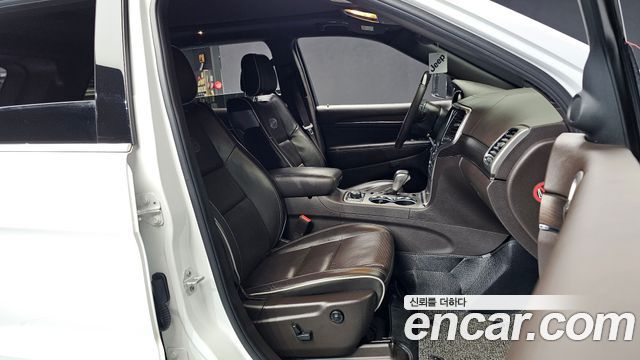 Jeep Grand Cherokee 3.0 Diesel Overland WK2 2018 — фото 11