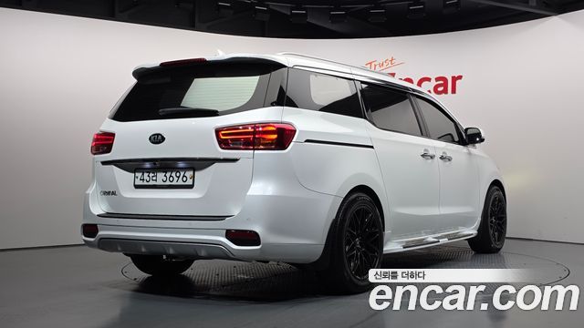 Kia Carnival 9-Seater Noblesse Special 2019 — фото 2