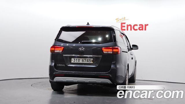 Kia Carnival 9-seater Prestige 2015 — фото 4