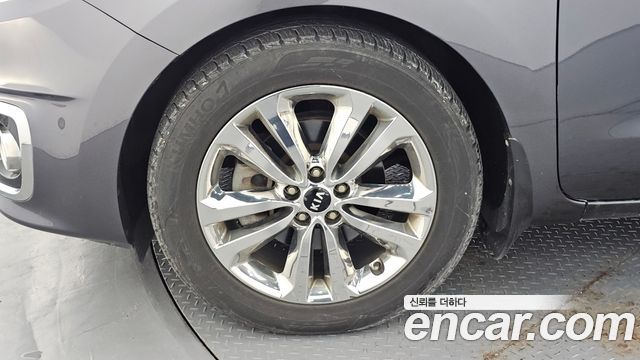 Kia Carnival 9-seater Prestige 2015 — фото 5