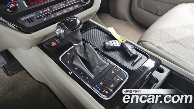 Kia Carnival 9-seater Prestige 2015 — фото 9
