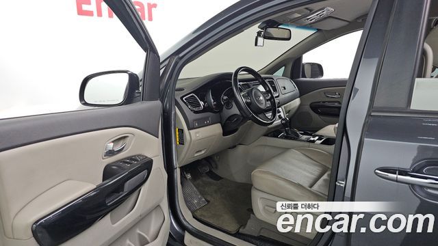 Kia Carnival 9-seater Prestige 2015 — фото 10