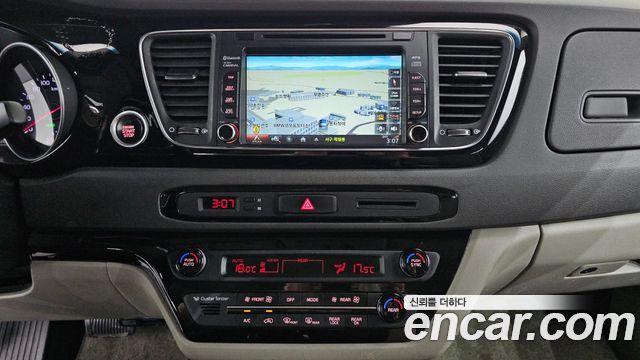 Kia Carnival 9-seater Prestige 2015 — фото 12
