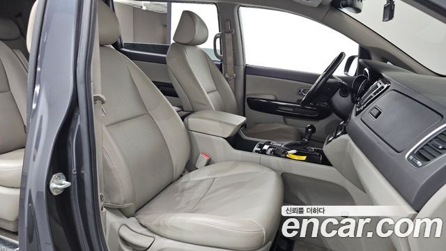Kia Carnival 9-seater Prestige 2015 — фото 18