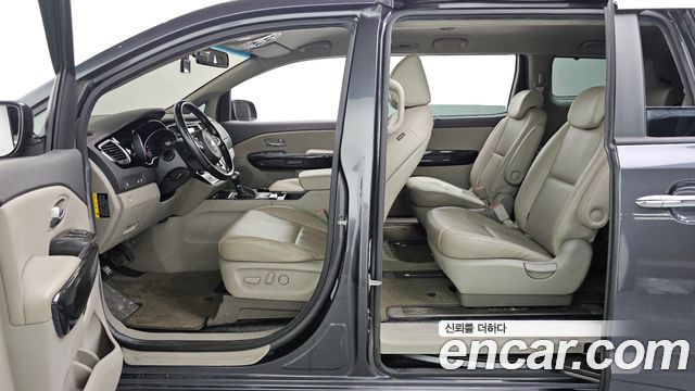 Kia Carnival 9-seater Prestige 2015 — фото 19
