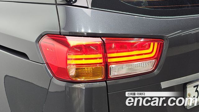 Kia Carnival 9-seater Prestige 2015 — фото 23
