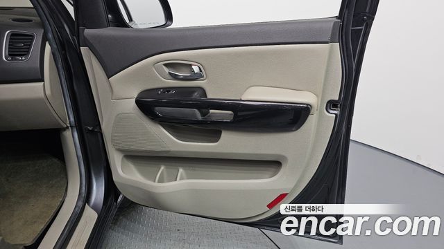 Kia Carnival 9-seater Prestige 2015 — фото 25