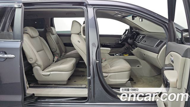 Kia Carnival 9-seater Prestige 2015 — фото 26
