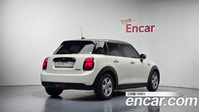MINI Cooper 5Door Standard 3rd 2021 — фото 2