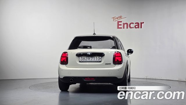 MINI Cooper 5Door Standard 3rd 2021 — фото 4