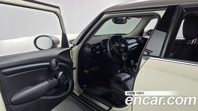 MINI Cooper 5Door Standard 3rd 2021 — фото 10