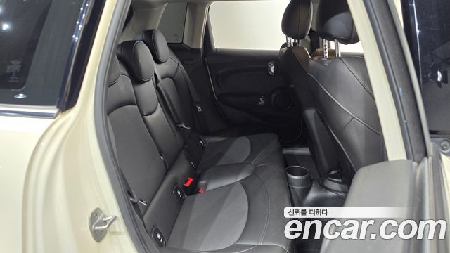 MINI Cooper 5Door Standard 3rd 2021 — фото 15