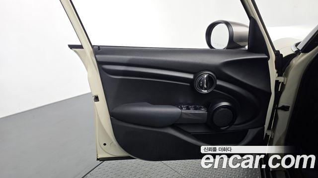 MINI Cooper 5Door Standard 3rd 2021 — фото 30