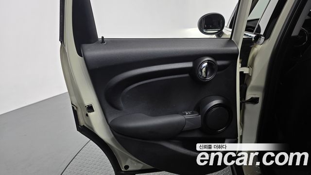 MINI Cooper 5Door Standard 3rd 2021 — фото 31