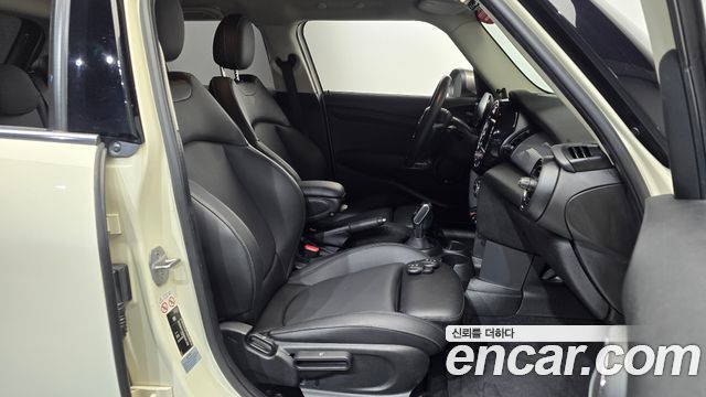 MINI Cooper 5Door Standard 3rd 2021 — фото 32