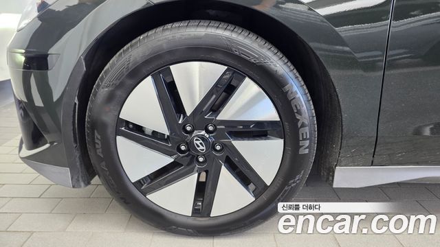 Hyundai Ioniq 6 Long Range Exclusive + 2023 — фото 5