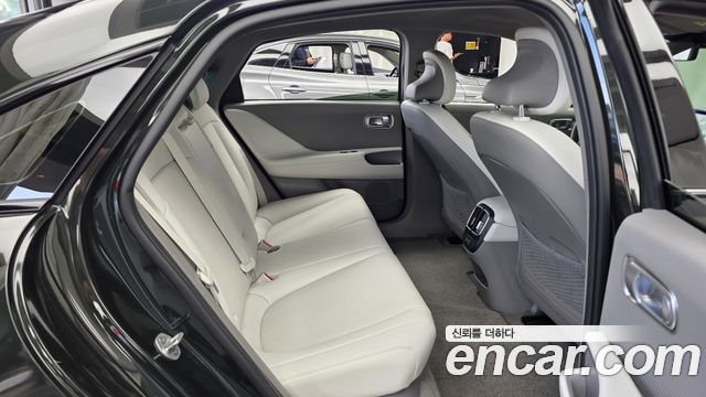 Hyundai Ioniq 6 Long Range Exclusive + 2023 — фото 12