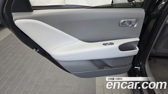 Hyundai Ioniq 6 Long Range Exclusive + 2023 — фото 25