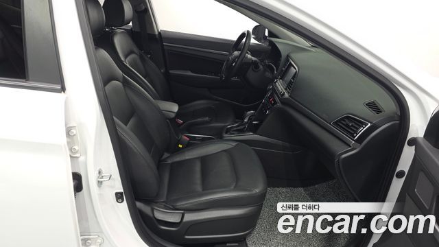 Hyundai Avante (AD) 1.6 e-VGT SMART 2017 — фото 11