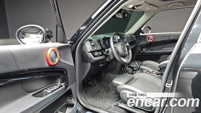 MINI Cooper Countryman Classic Plus Launch Pack 2nd Gen 2023 — фото 10