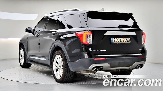 Ford Explorer (VI) 3.0 Platinum 4WD 2022 — фото 2