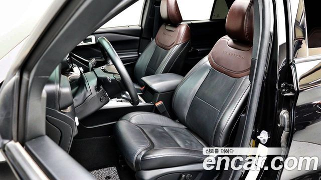 Ford Explorer (VI) 3.0 Platinum 4WD 2022 — фото 6