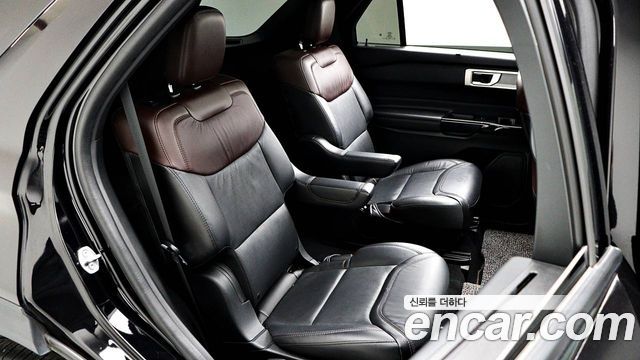 Ford Explorer (VI) 3.0 Platinum 4WD 2022 — фото 9