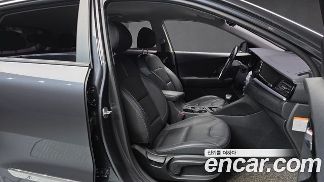 Kia Niro 1.6 HEV Noblesse 2020 — фото 11